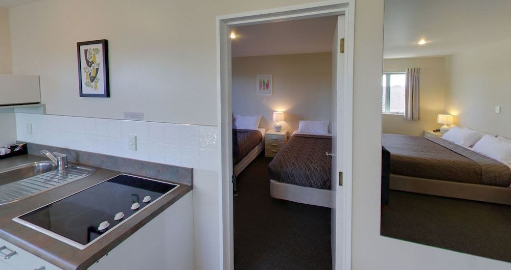 Westport Spa Motel Standard Suite, 1 Bedroom, Non Smoking, Kitchenette (SPA BATH 1ST FL) 8