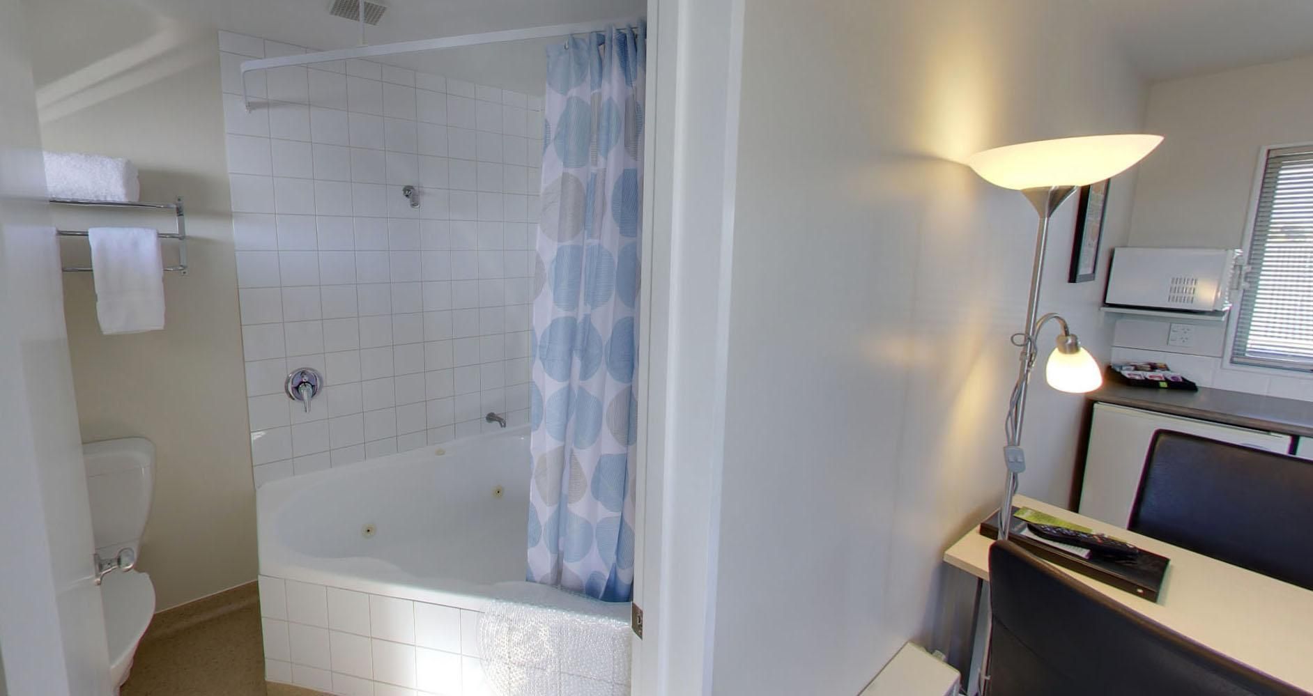 Superior Spa Bath Studio