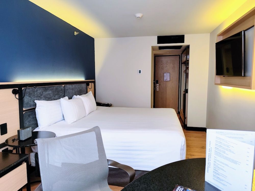 Galeria Plaza Reforma Signature 1 King Bed