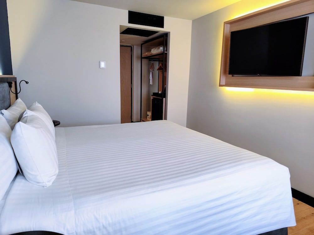 Galeria Plaza Reforma Signature 1 King Bed 2