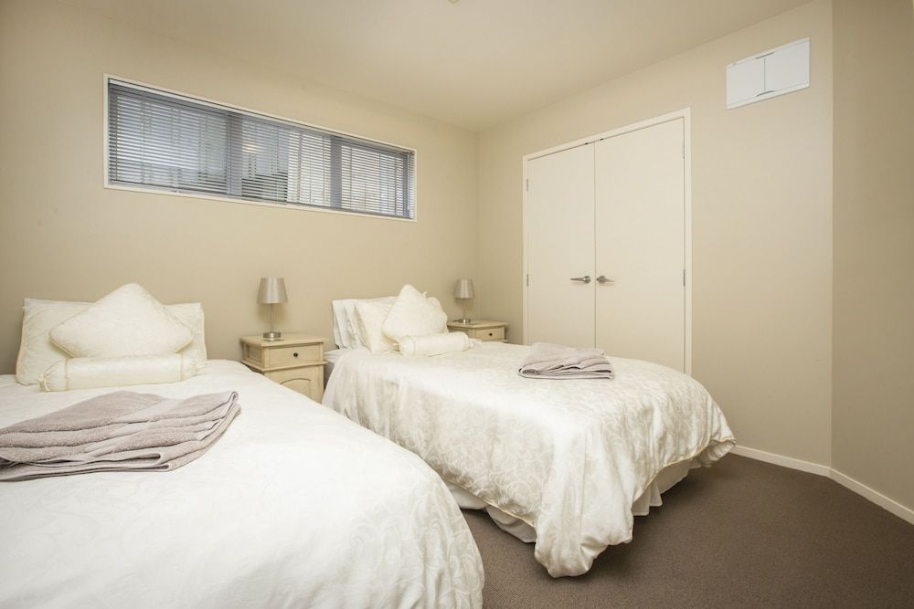 Tahi Lodge - Matakana Coast Deluxe Apartment, 2 Bedrooms, Kitchen, Ocean View (Kawau) 4