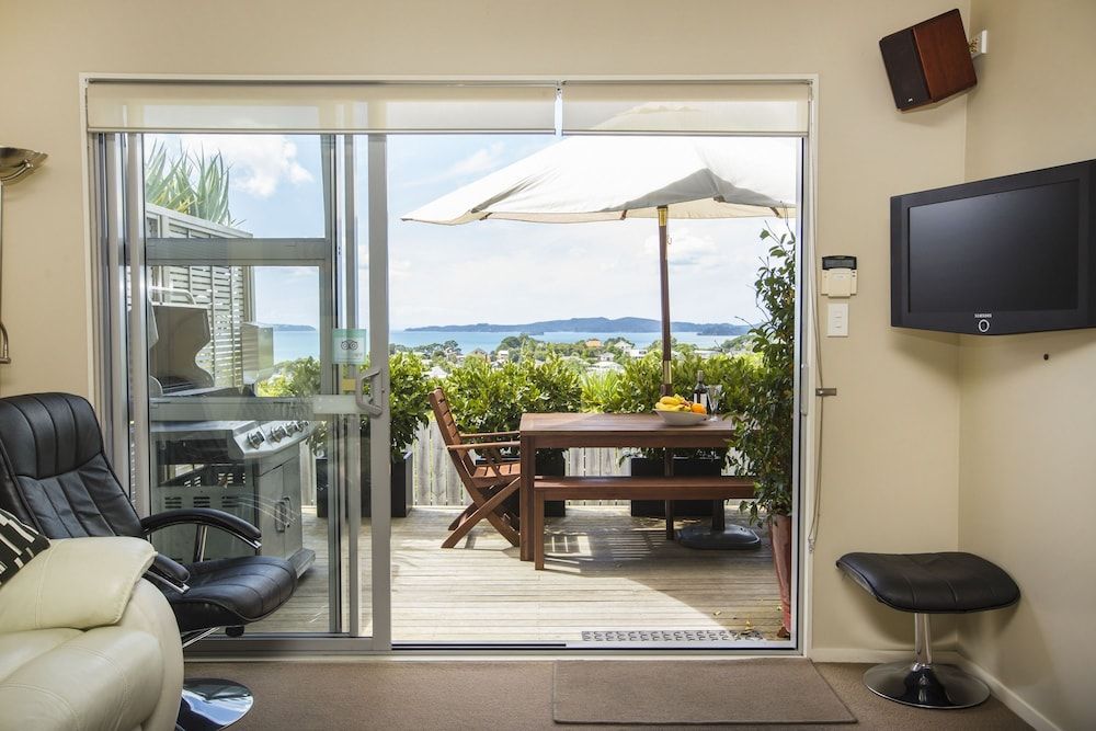 Tahi Lodge - Matakana Coast Deluxe Apartment, 2 Bedrooms, Kitchen, Ocean View (Kawau) 5