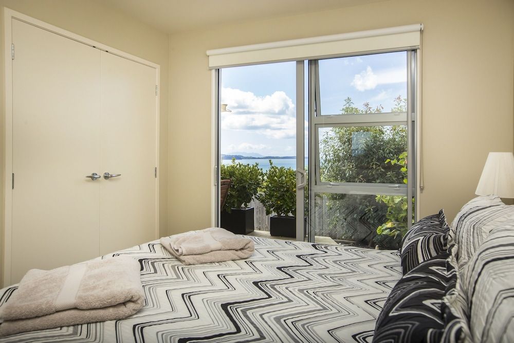 Tahi Lodge - Matakana Coast Deluxe Apartment, 2 Bedrooms, Kitchen, Ocean View (Kawau) 13