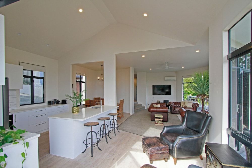 Tahi Lodge - Matakana Coast Deluxe House, Sea View 11