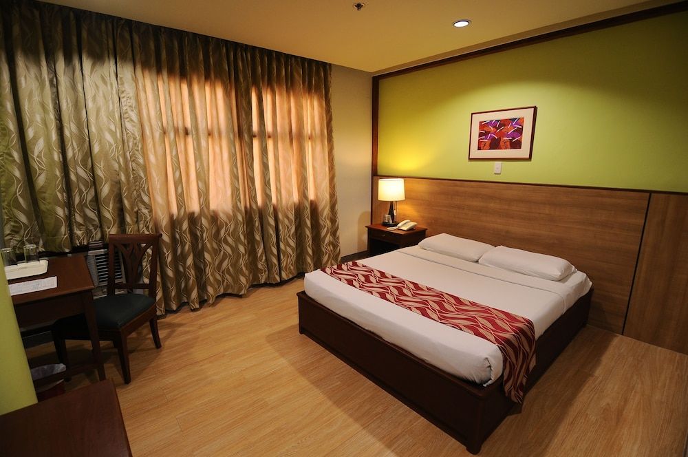 Regency Inn Deluxe Double Room 2