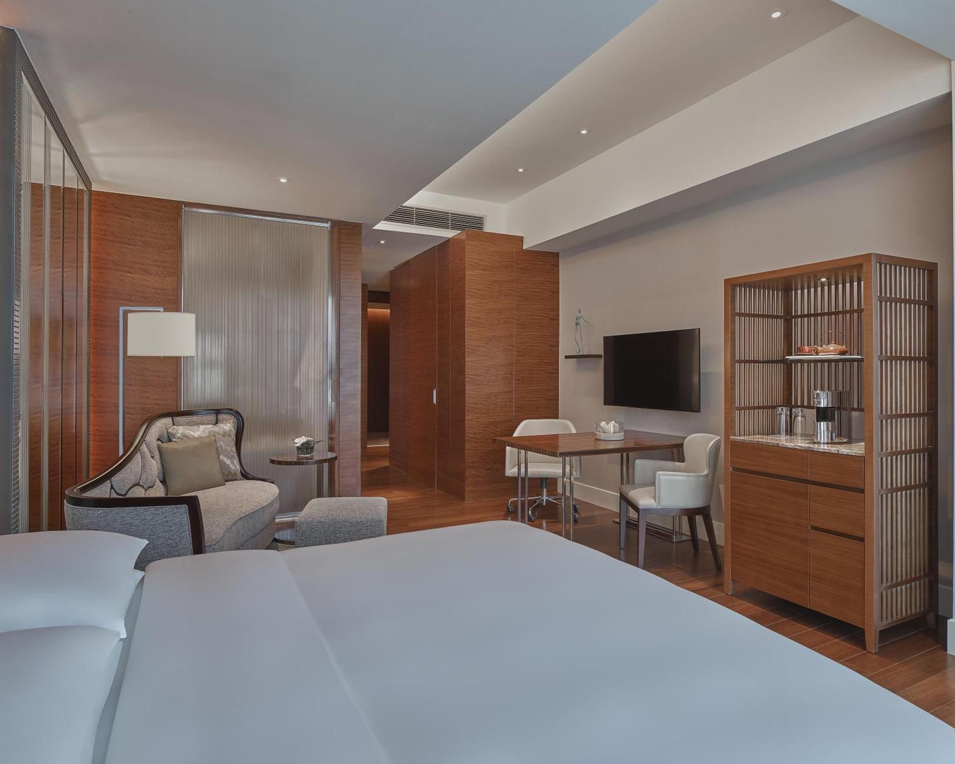 1 King Bed Club Access Deluxe