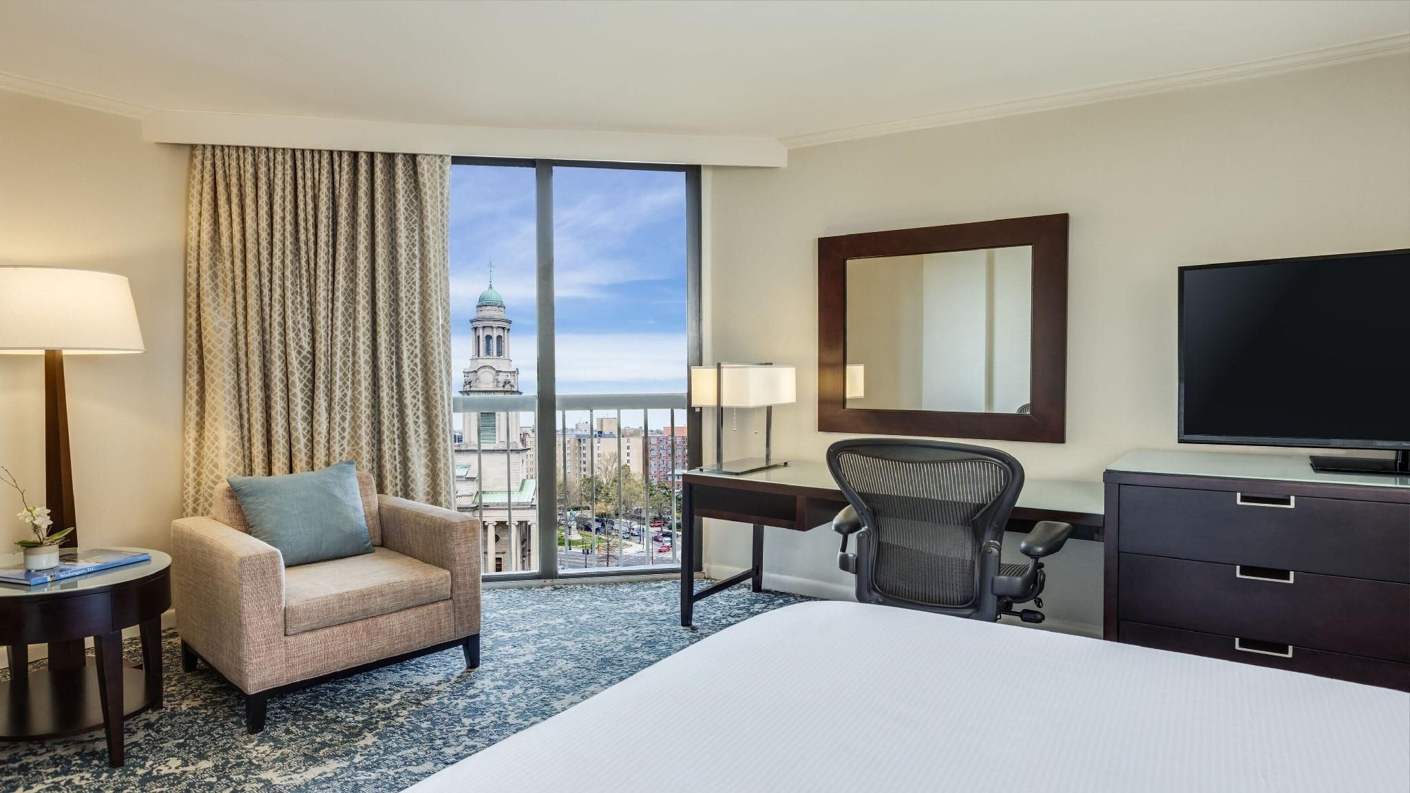 Guest room, 1 King, City view