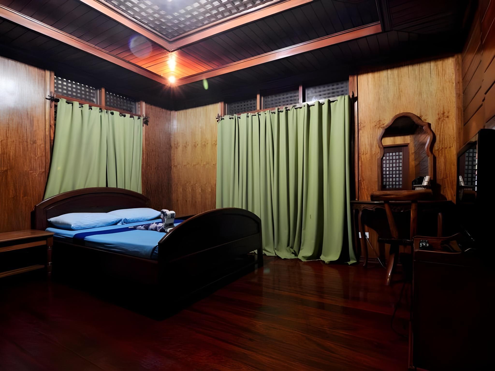 Pems Pension and Restaurant De Luxe Cottage