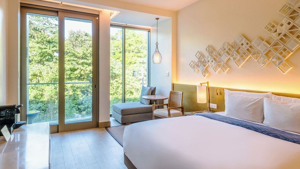 Crimson Resort & Spa Boracay Deluxe Hillview 2