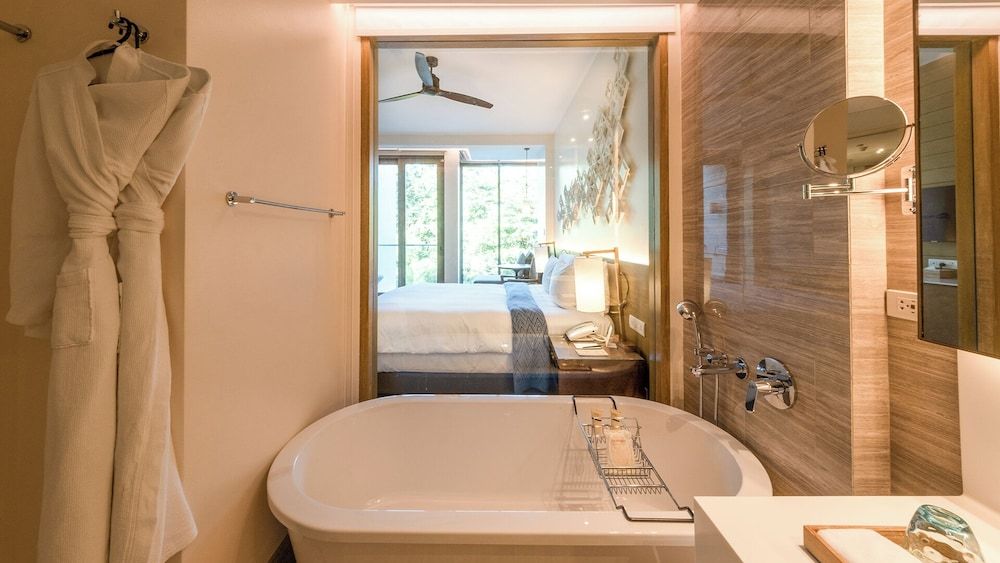 Crimson Resort & Spa Boracay Deluxe Hillview 11
