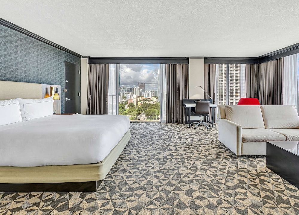 undefined Hilton Miami Downtown 3