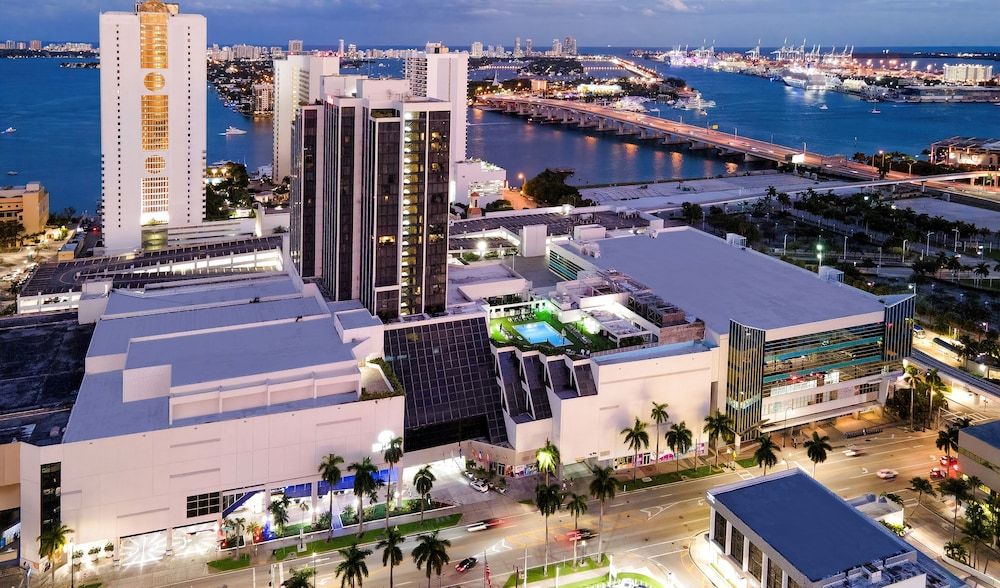 undefined Hilton Miami Downtown 10