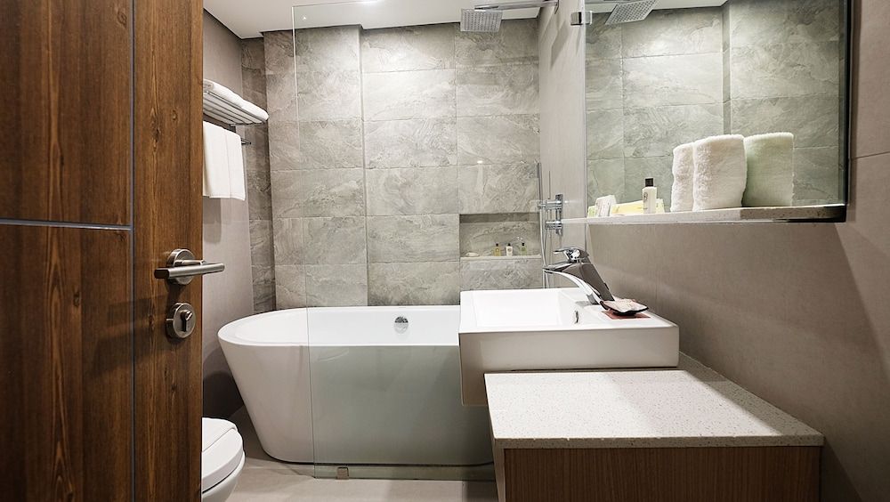 Altabriza Resort Boracay Premier Suite 8