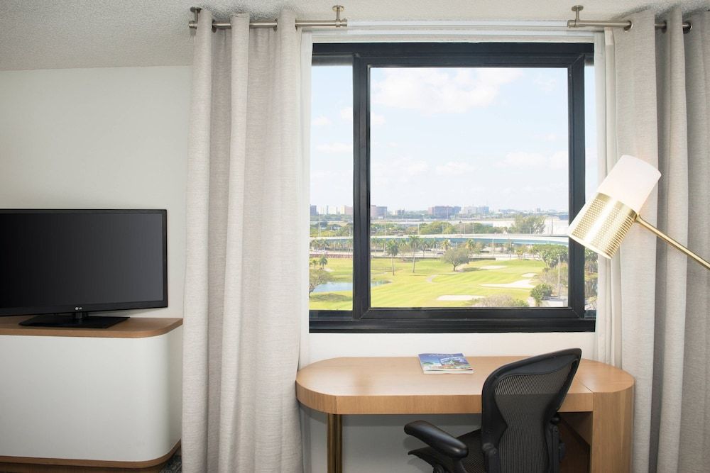 Sheraton Miami Airport Hotel & Executive Meeting Center Traditional Room, 2 Queen Beds 7