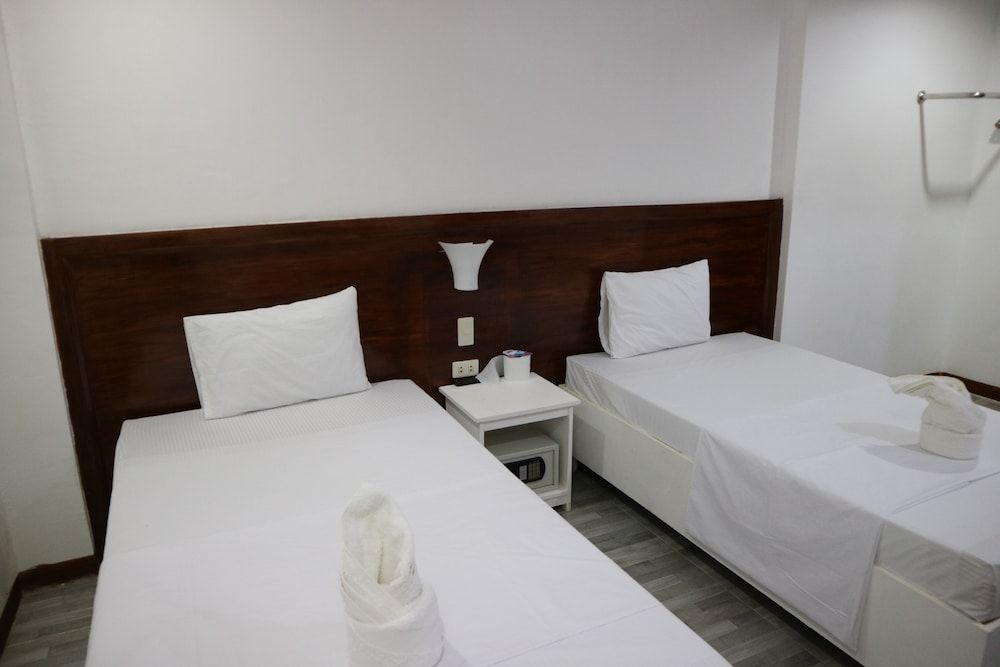 Twin Bed Room