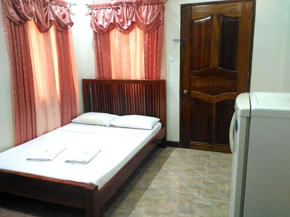 Tubod Flowing Waters Resort Deluxe Double Room