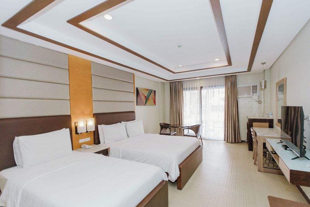 Cebu Westown Lagoon - South Wing Superior Twin with Pool Access 4