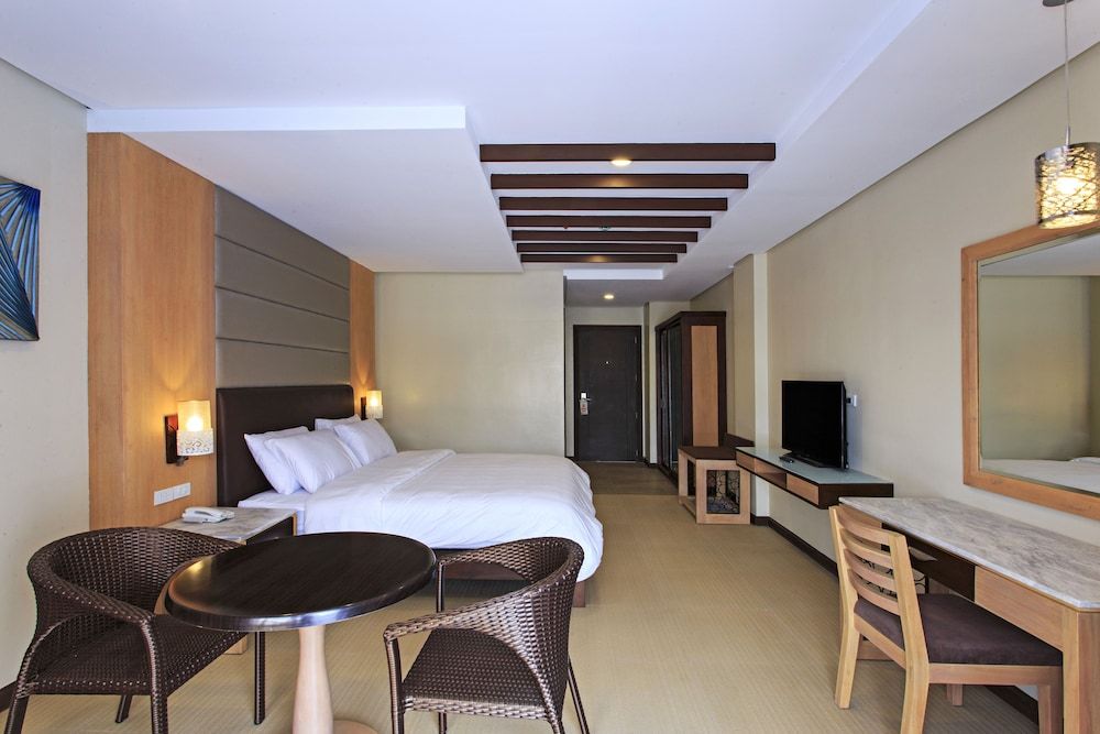 Cebu Westown Lagoon - South Wing Superior King with Pool Access