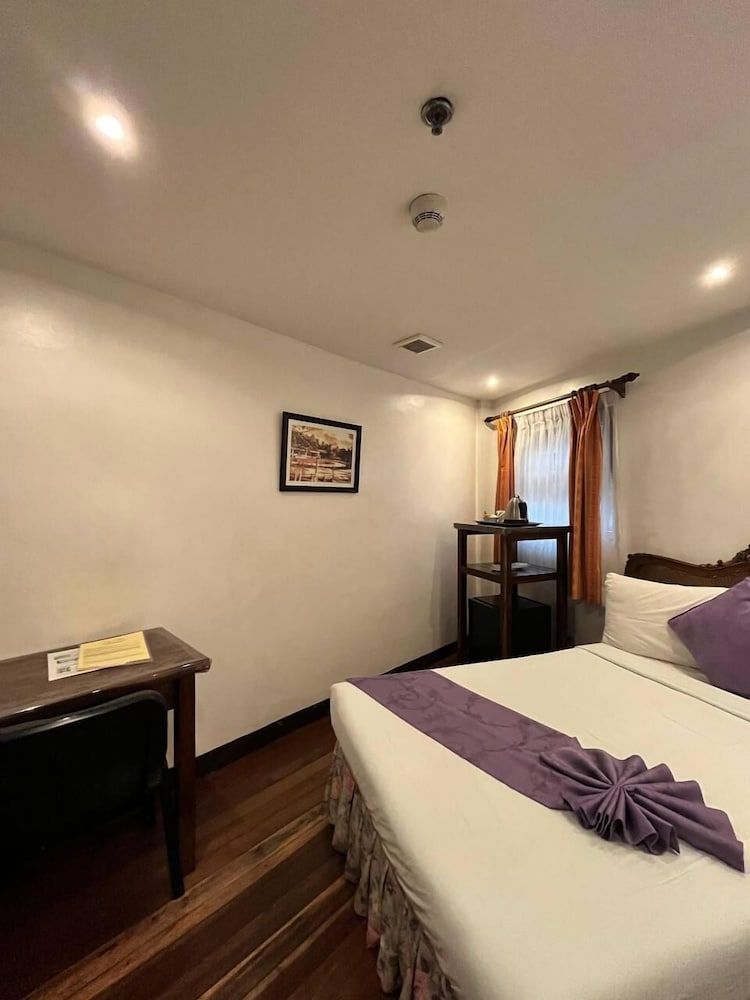 Log Cabin Hotel-Baguio P32 Petite Room 2
