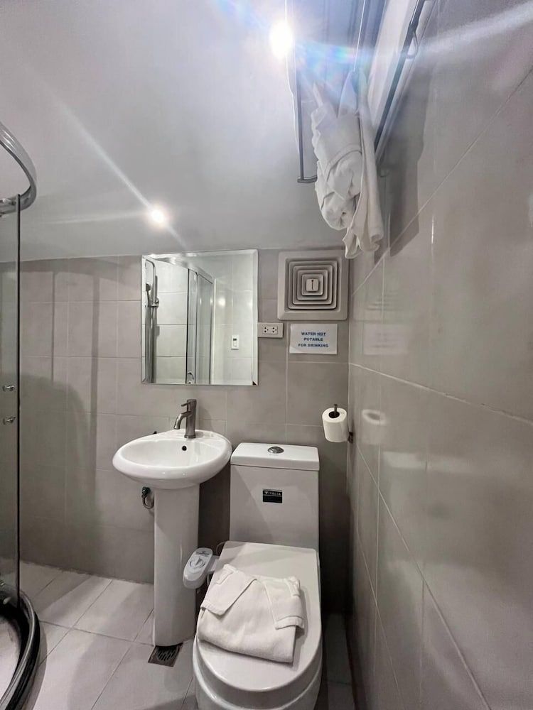 Log Cabin Hotel-Baguio Deluxe M8 8