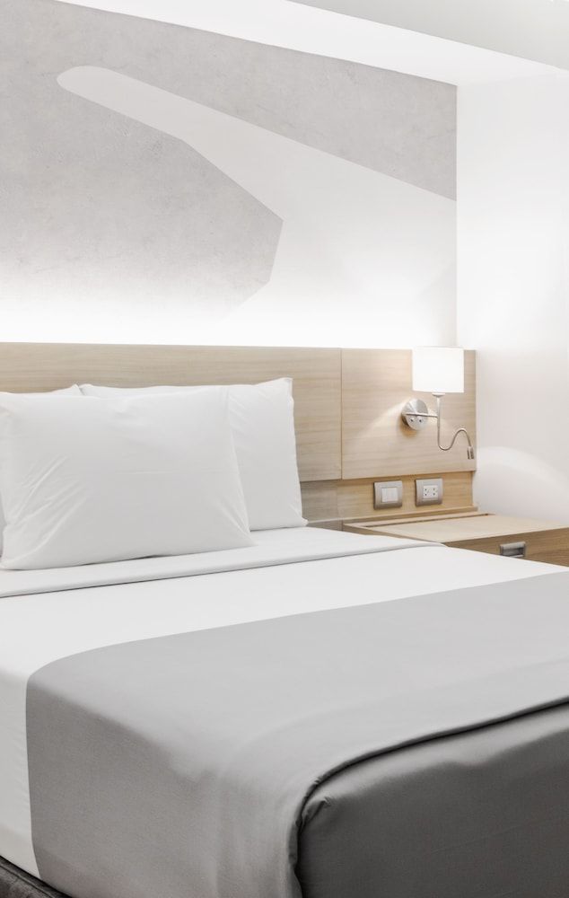 TRYP by Wyndham Mall of Asia Manila Accessible Room 1 Queen Bed 2