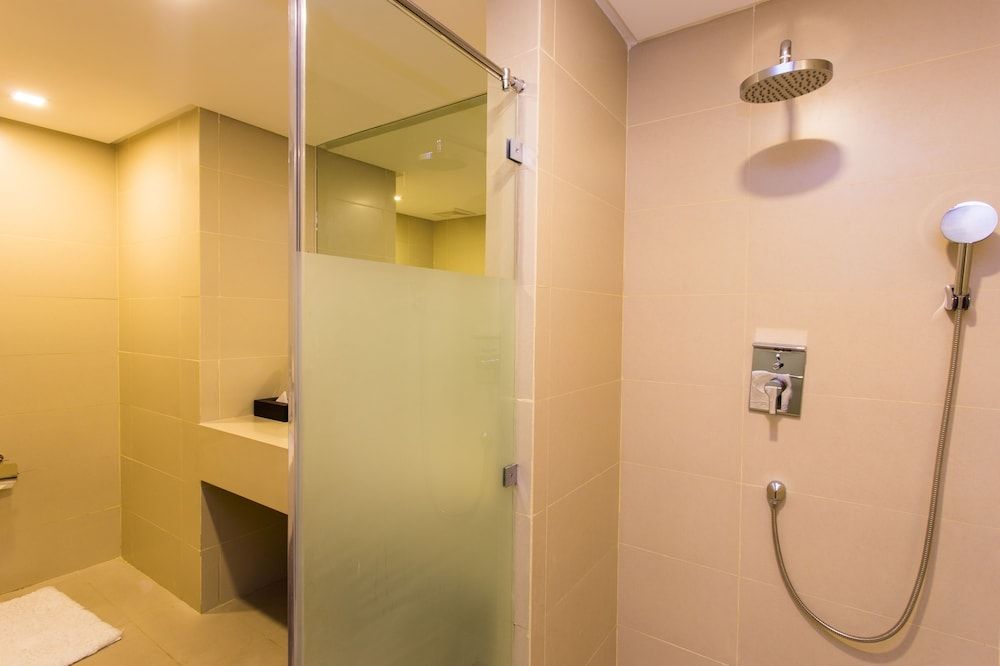 Royce Hotel & Casino Deluxe Triple Room - Deluxe Tower 4