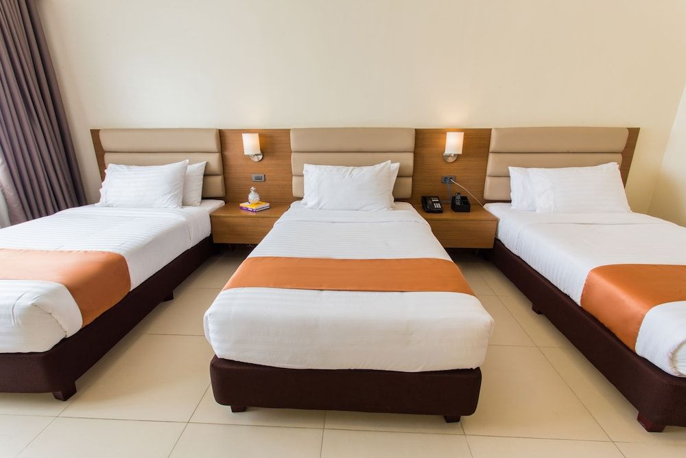 Royce Hotel & Casino Deluxe Triple Room - Deluxe Tower