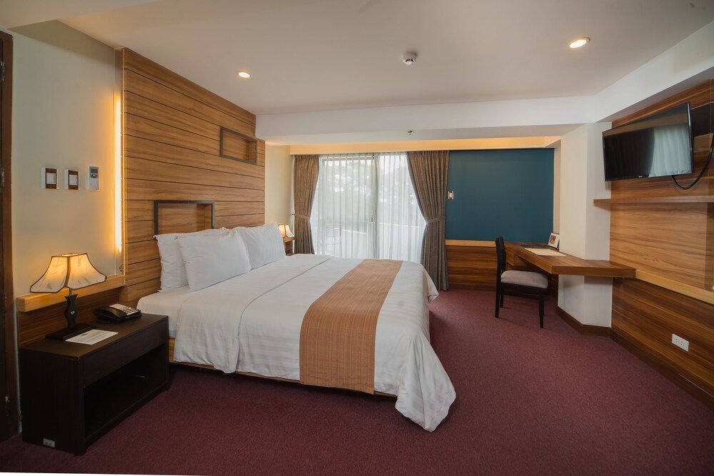 Grand Sierra Pines Baguio Family Room, Multiple Beds 2