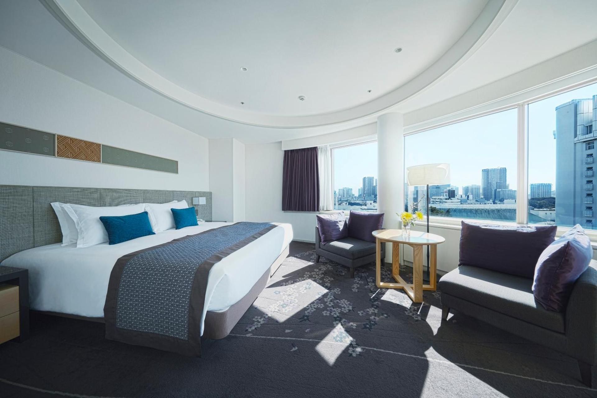 Executive Junior Suite King Room (Non-Smoking) with Lounge Access and Lounge Breakfast Included + Sauna Access