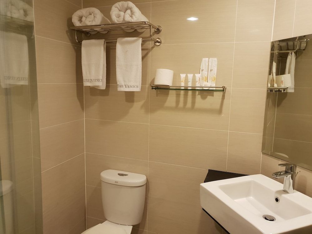 LUXE In Venice - The Venice Residences Family Apartment, 2 Bedrooms, Non Smoking, Canal View 10