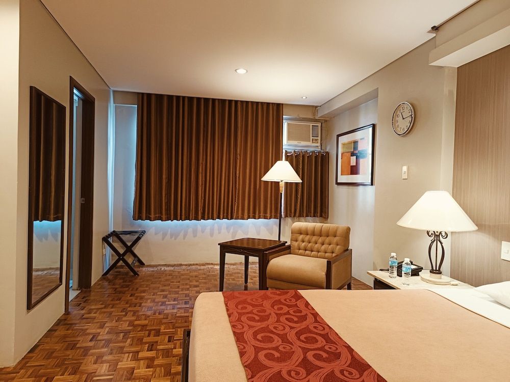 Tropicana Suites Studio 10