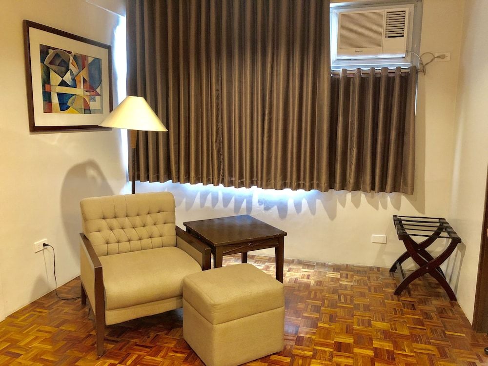 Tropicana Suites Studio 7