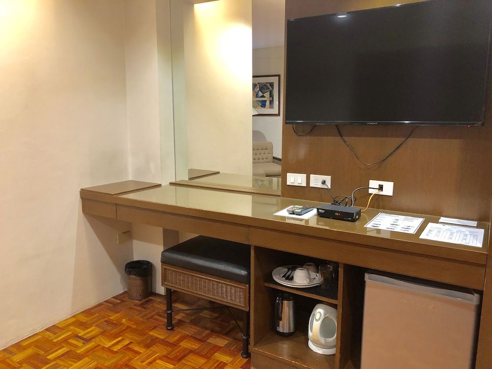 Tropicana Suites Studio 8