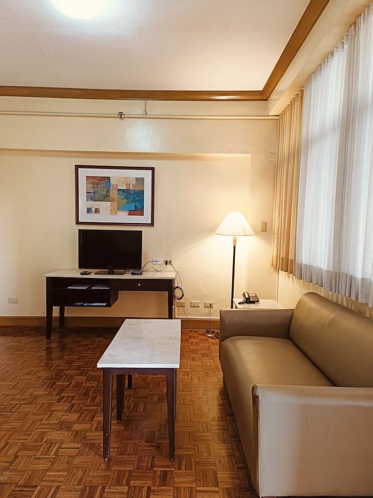 Tropicana Suites One Bedroom Suite 18