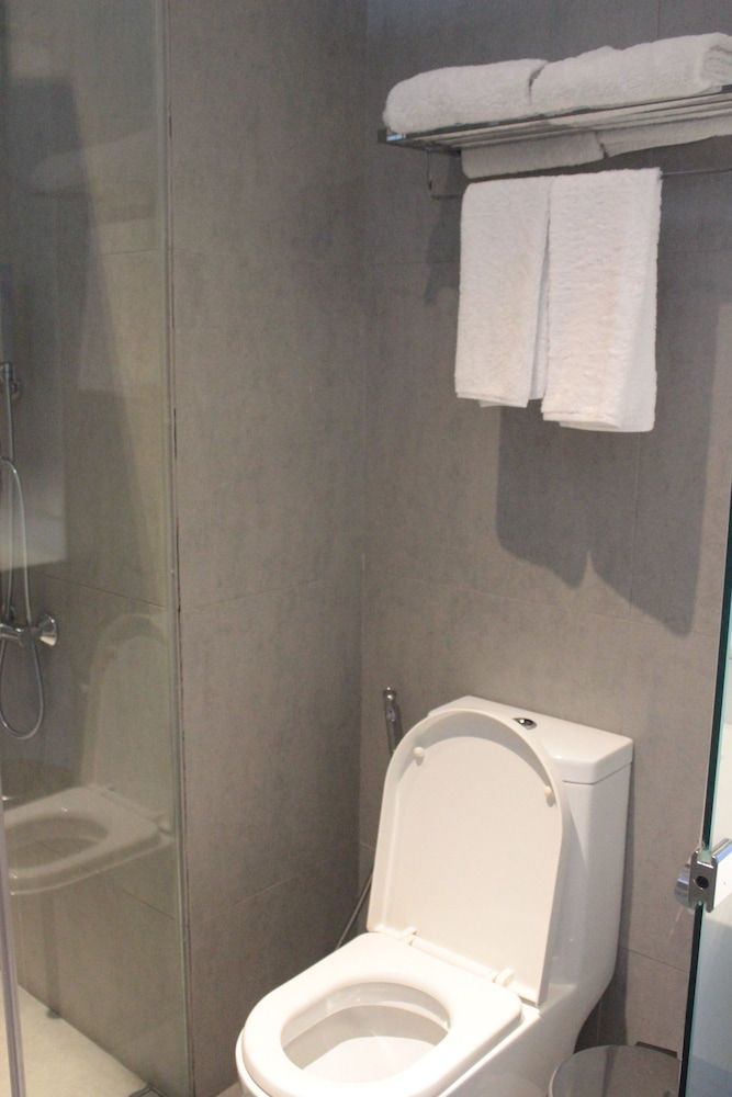 Privato Quezon City Executive Twin Room 11