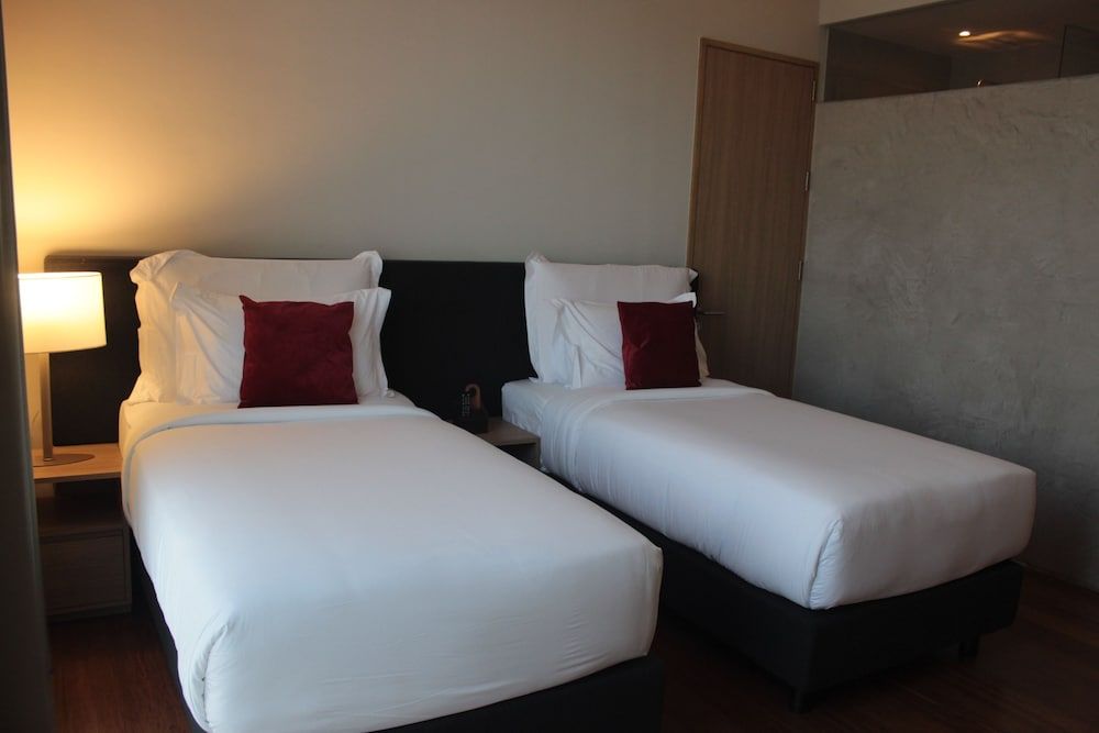 Privato Quezon City Executive Twin Room 4