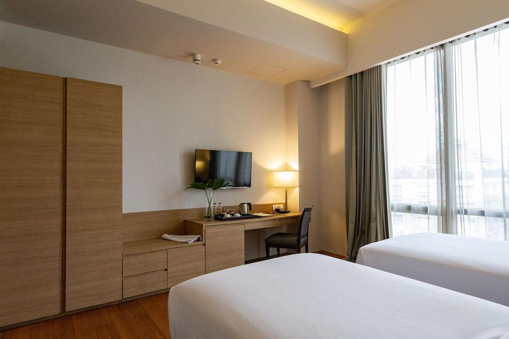 Privato Quezon City Executive Twin Room 7