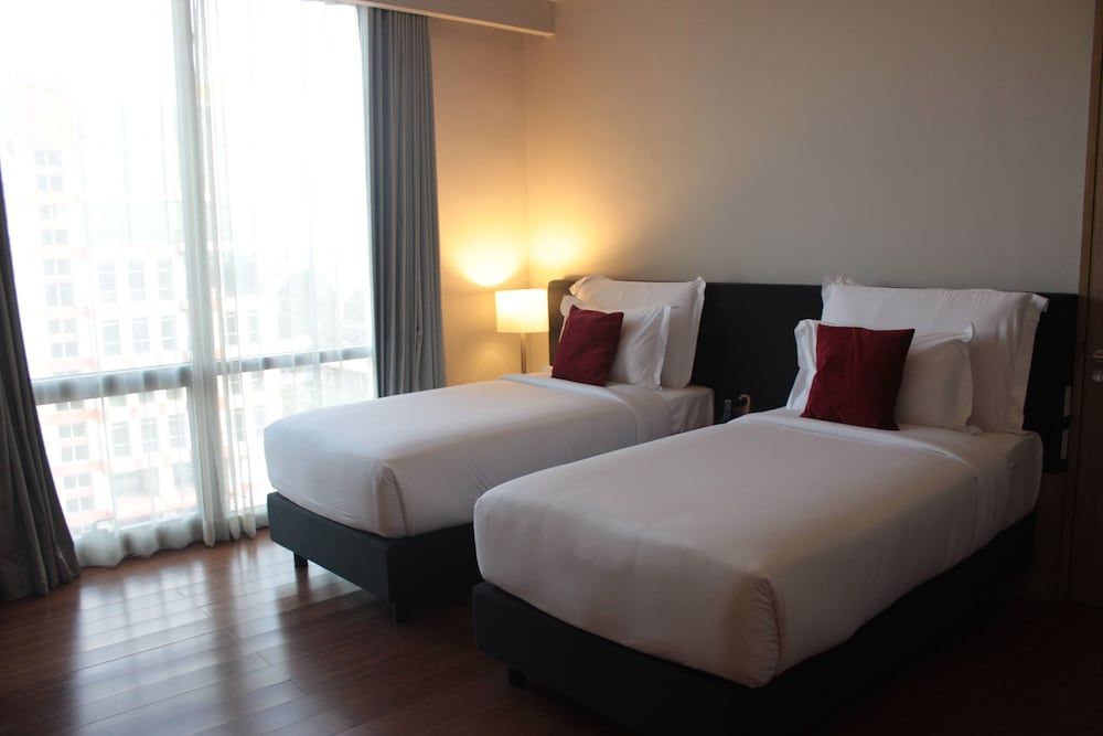 Privato Quezon City Executive Twin Room 3