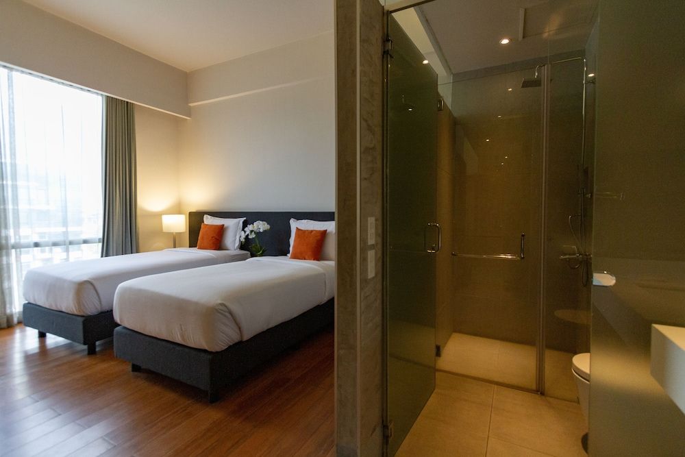 Privato Quezon City Executive Twin Room 8