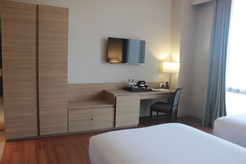 Privato Quezon City Executive Twin Room 14