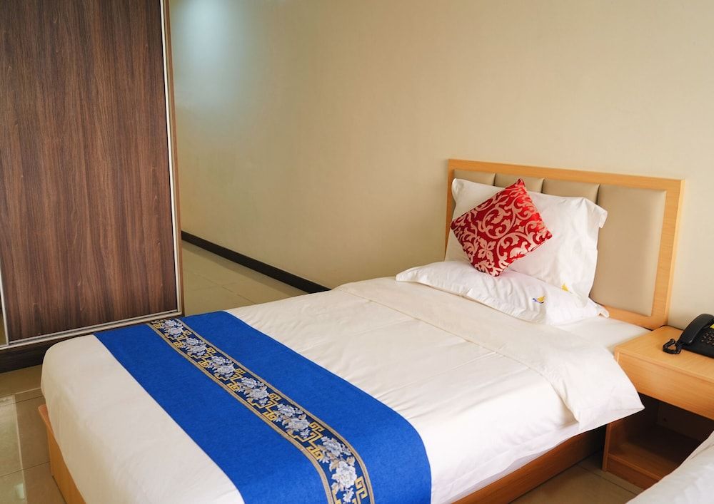 Extremeli Suites Deluxe Room 4