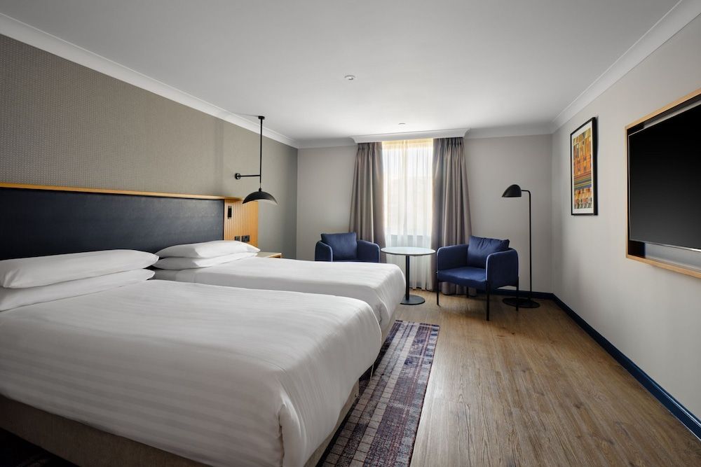 Edinburgh Marriott Hotel Holyrood Deluxe Twin Room, 2 Twin Beds