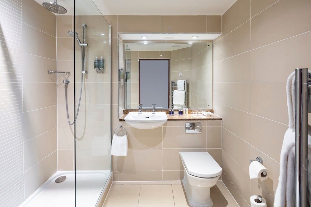 Edinburgh Marriott Hotel Holyrood Deluxe Twin Room, 2 Twin Beds 3