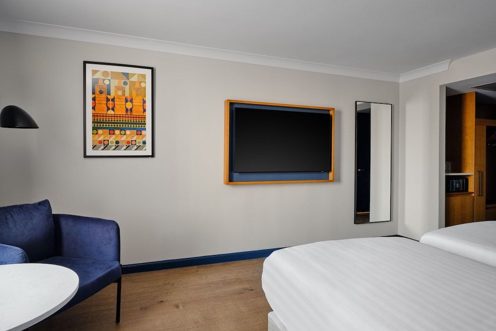 Edinburgh Marriott Hotel Holyrood Deluxe Twin Room, 2 Twin Beds 2