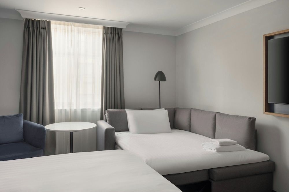 undefined Edinburgh Marriott Hotel Holyrood 9