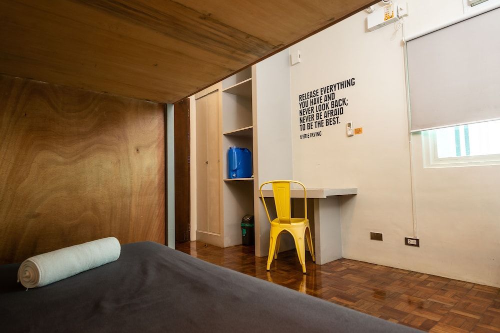 Z Hostel Standard Twin Room 8