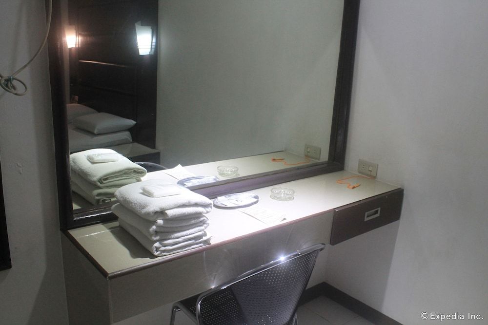 Halina Drive Inn Hotel - Pasay Executive Studio Suite, 1 Queen Bed, Private Bathroom 7