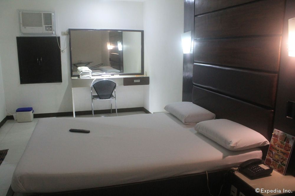 Halina Drive Inn Hotel - Pasay Executive Studio Suite, 1 Queen Bed, Private Bathroom 6