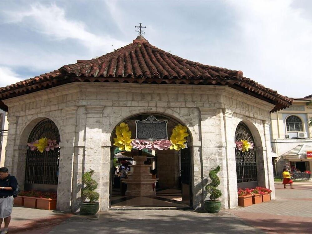 undefined Food District Hostel Cebu Central 5