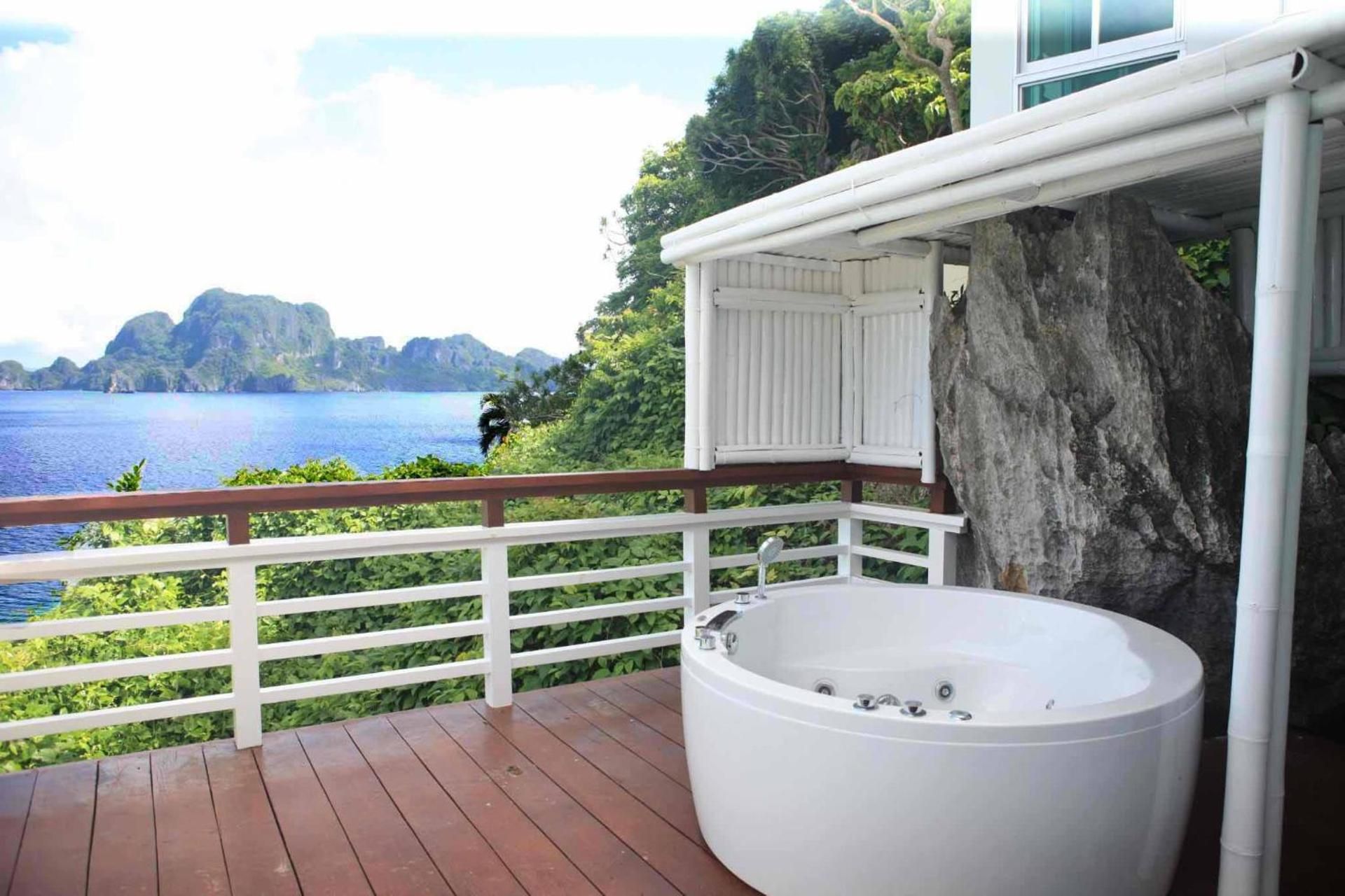 Matinloc Island Resort Family Villa 2